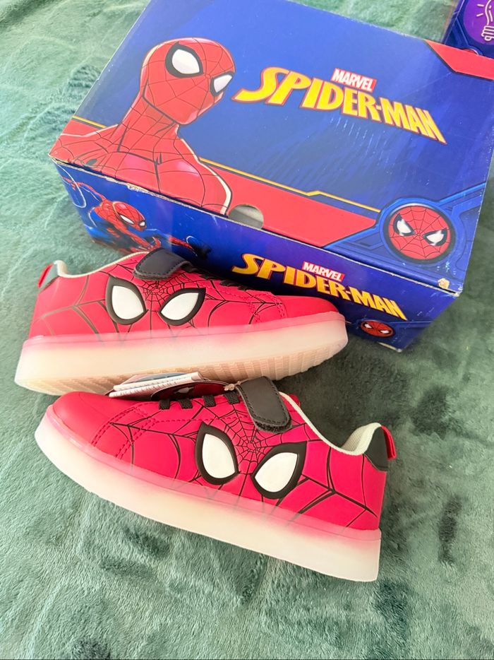 Basket Spiderman Marvel lumineux - photo numéro 2