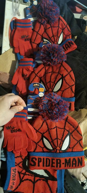 3 lots bonnet+écharpe +gants spider men  taille 2/4ans