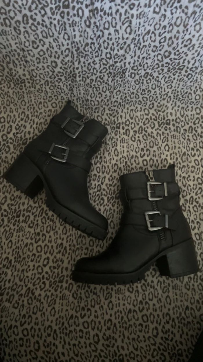 Bottines noires à talons