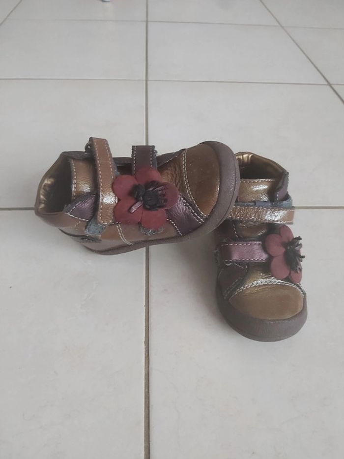 Chaussures de marche avec scratchs pour fille Babybotte taille 22 (78)