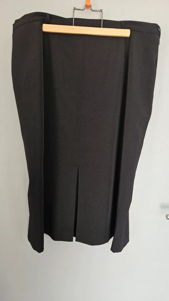 Jupe noire droite Daxon T52- Classique, chic, effet fente devant