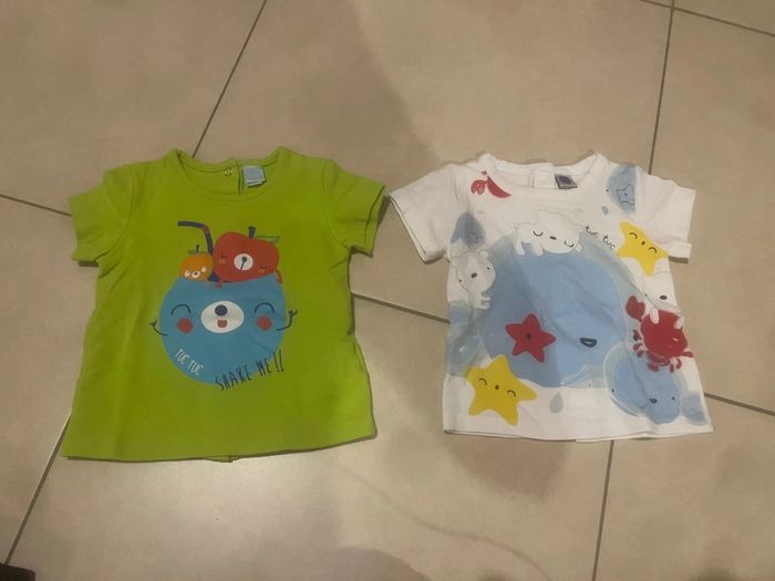 2 t-shirt taille 62-68 cm