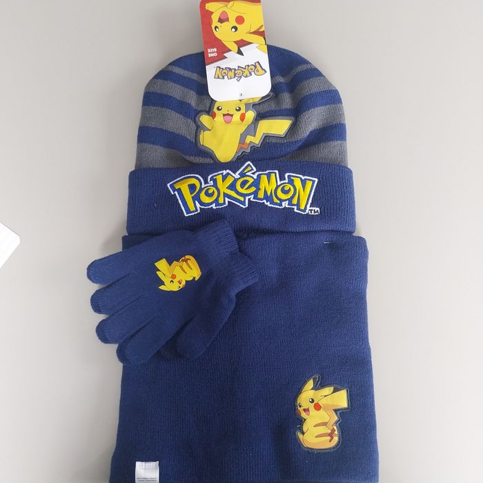 Ensemble bonnet + cache cou + gants pokemon