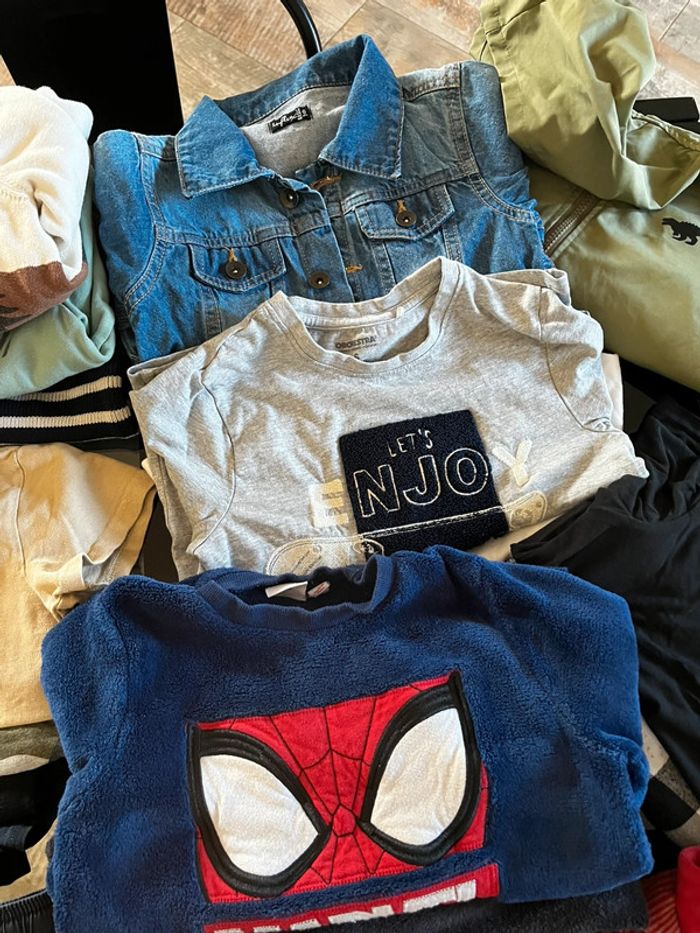 Gros lot vêtements 6 ans - photo numéro 3