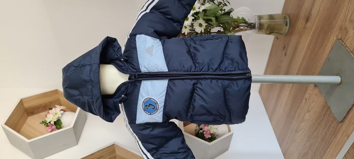 superbe doudoune adidas a cauche refllechissante taille 12 mois