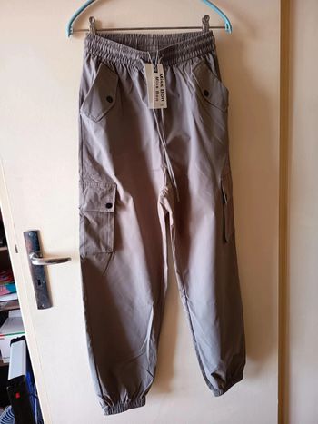 Pantalon cargo. Marque Miss bon . Fashion jeans.