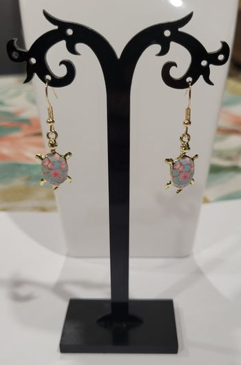 BOUCLES D'OREILLES TORTUE DOREE BLEU ET ROSE ! NEUVE