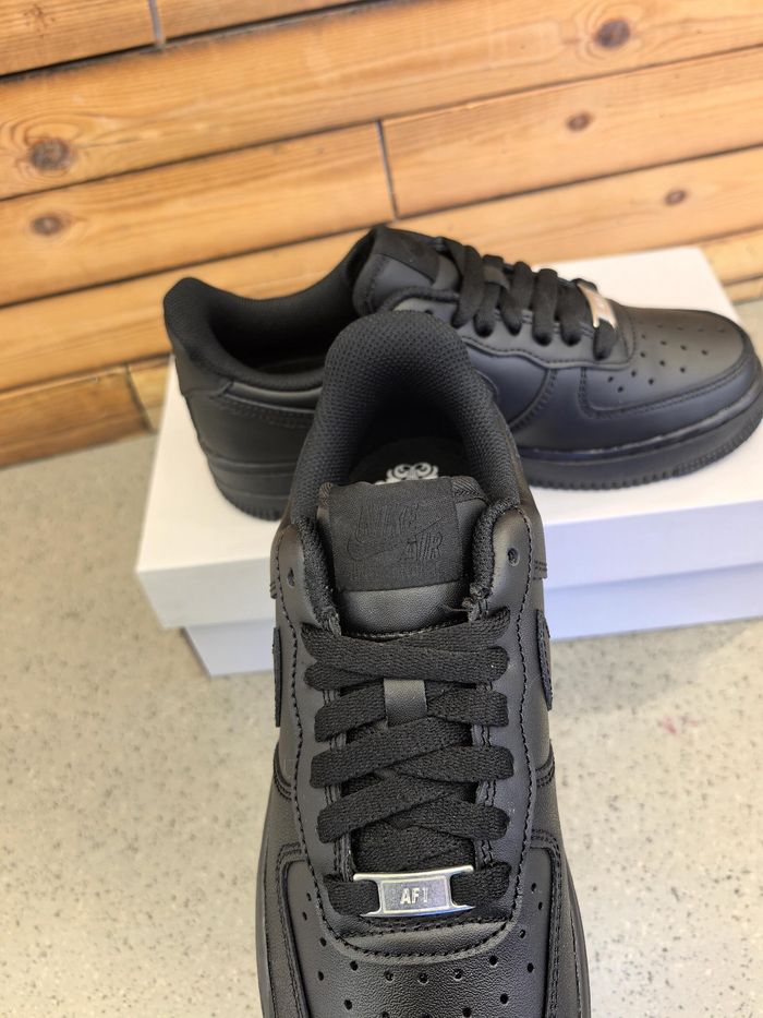 Nike Air Force 1 triple black taille:39 - photo numéro 4