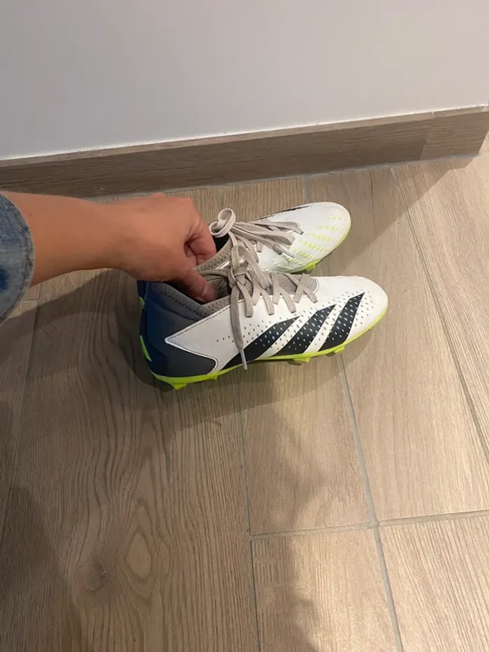 Crampons adidas prédator taille 35 - photo numéro 4