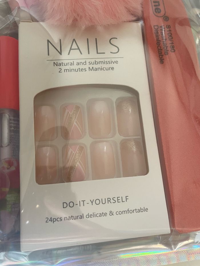 Sachet avec faux ongles orange - photo numéro 2