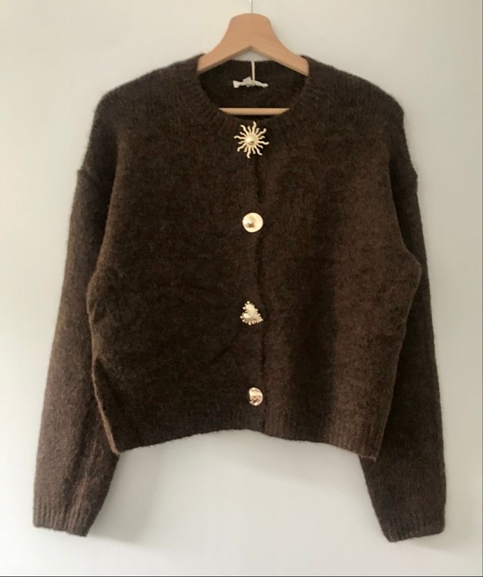 Chic Gilet Marron avec Boutons Bijoux Dorés - photo numéro 4