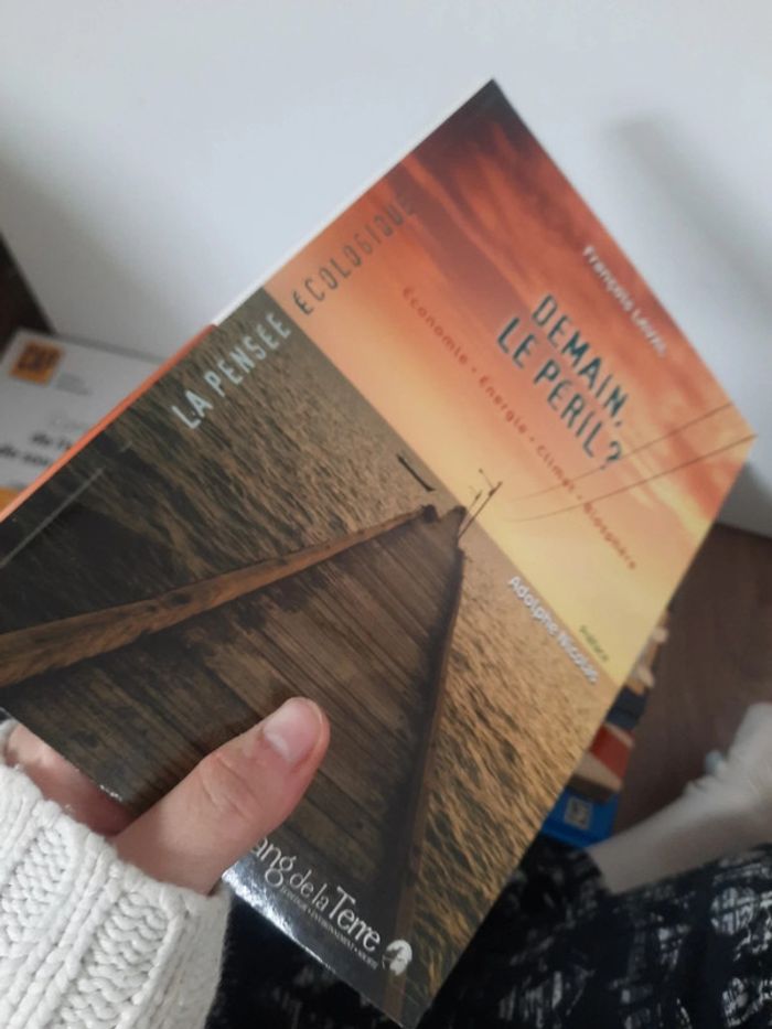 Demain. Le péril ? P m - photo numéro 13