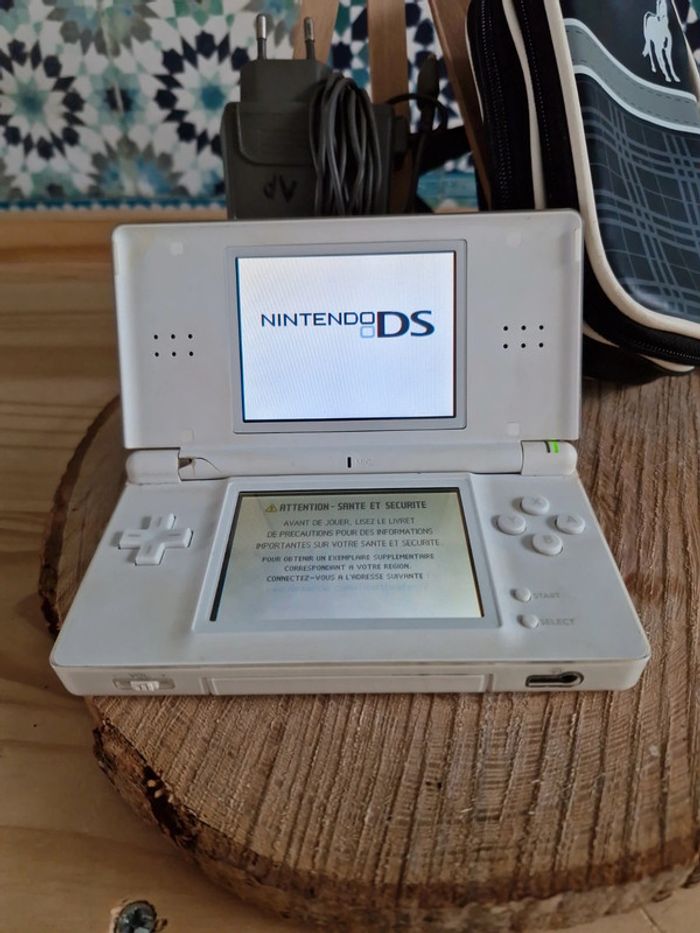 Nintendo  ds lite blanche - photo numéro 7