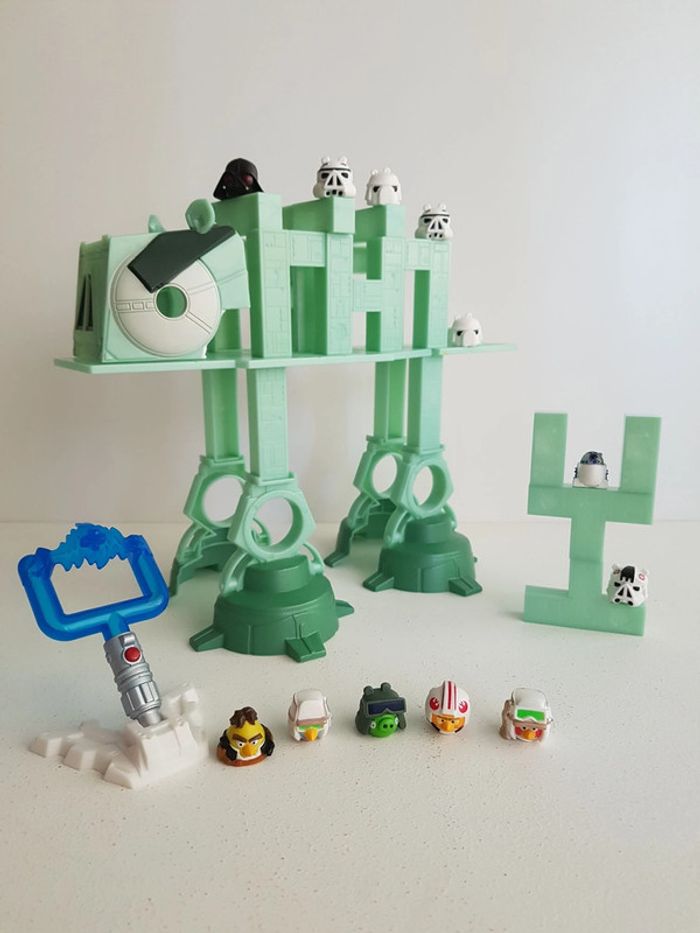 Hasbro Fantastic Angry Birds & Star Wars AT-AT Battle Game