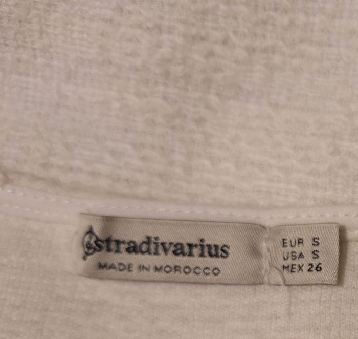 Robe courte blanche au tissu gaufré - photo numéro 5