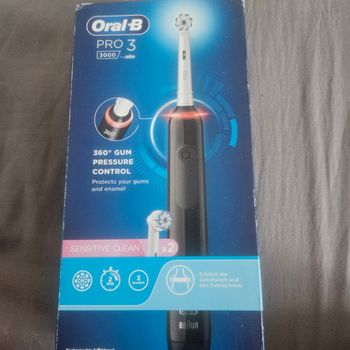 Oral-B. PRO3. Brosse adent électrique