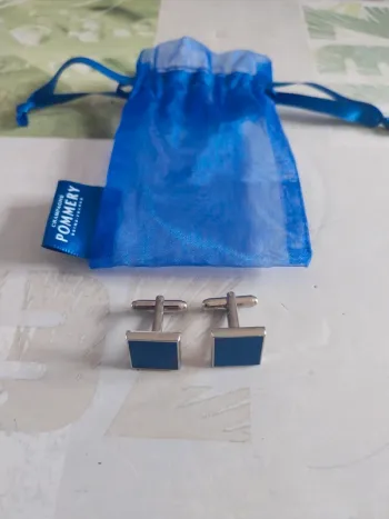 Jolis boutons de manchette Pommery NEUFS