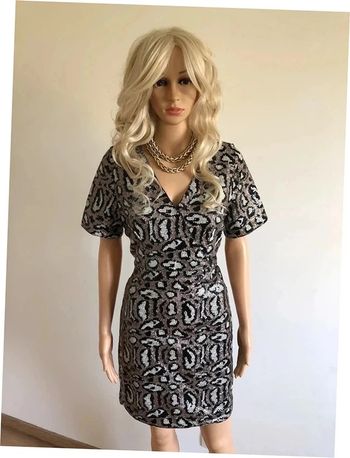 Robe imprimée en sequins à manches courtes Molly Bracken taille M jamais portée