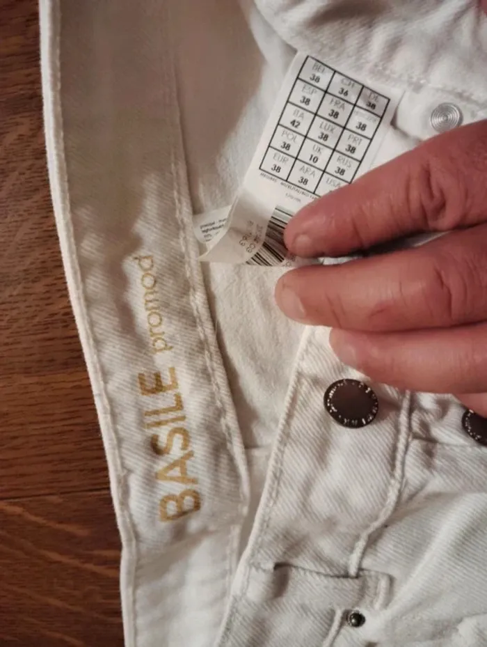Jeans trouée blanc - photo numéro 4