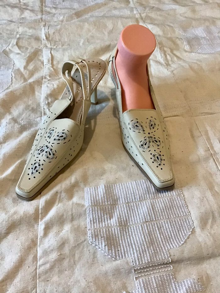 Paire d’escarpins taille 40 beige et argenté My Darling