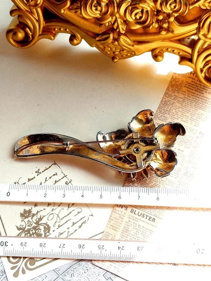 magnifique broche vintage fleurs pierres violette - photo numéro 4