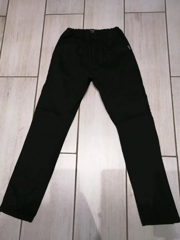 Jean pantanlon slim fit noir 10 ans neuf