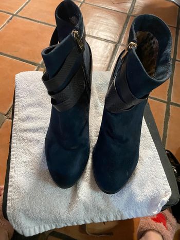 Botine  à talons bleu avec fourrure intérieur taille 40