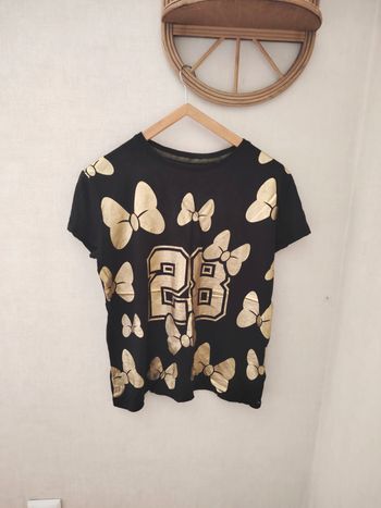 T-shirt haut noir motifs doré Minnie taille S marque Disneyland Paris

Acheté au parc Disneyland Paris