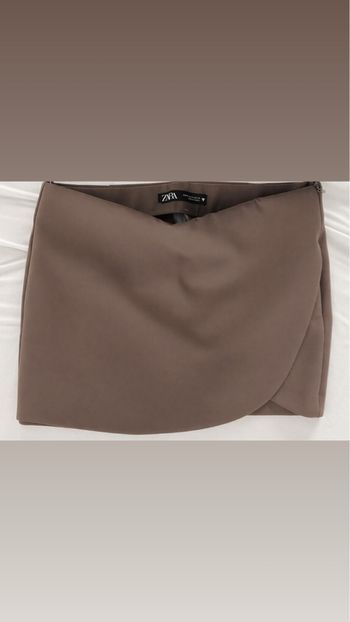 Mini jupe short Zara casual edition limitée premuim tendance printemps 2026 marron