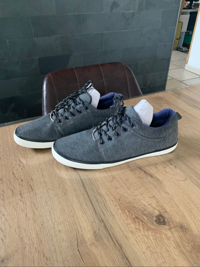 Chaussures en toile pointure 43 - photo numéro 2