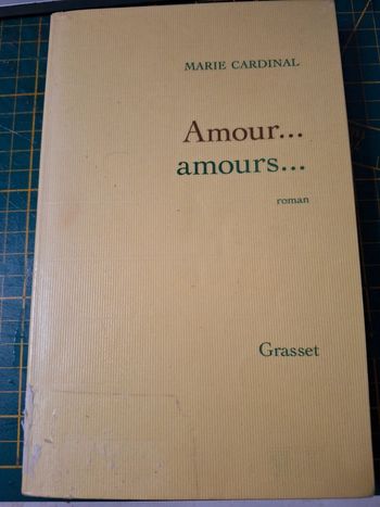 Livre "amours, amours" en très bon état