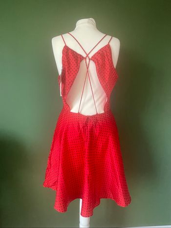 Robe rouge à pois dos nu – Taille S (neuve avec étiquette)
