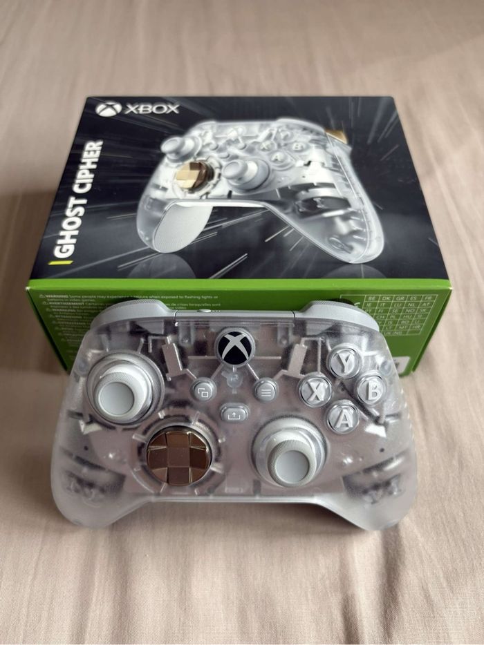 Xbox Série S + 3 manettes + Socle de charge officiel et batteries - photo numéro 5