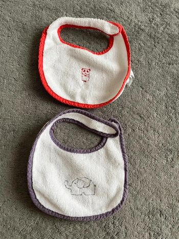 Lot de 2 bavoirs obaibi