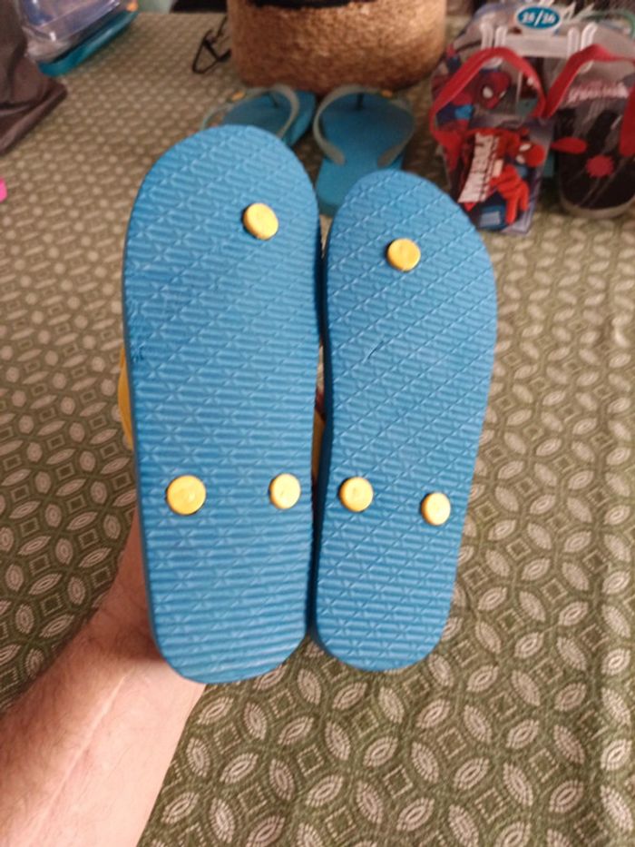 Paires de claquettes neuves taille 30/31 - photo numéro 10