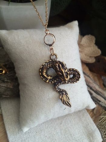 Collier dragon de feu et connecteur en cristal de quartz