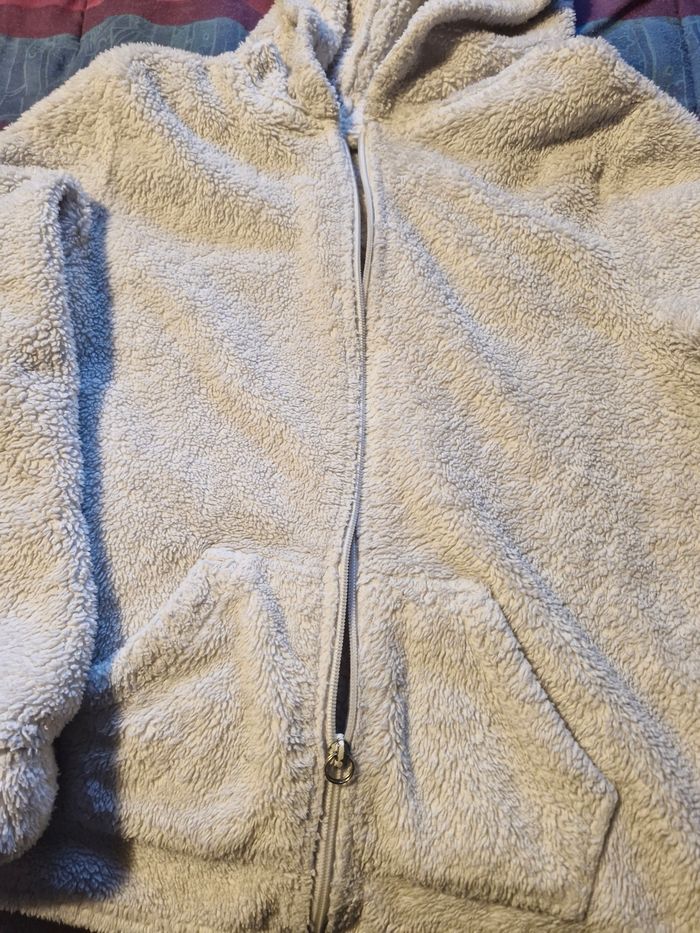 Superbe veste polaire à capuche - photo numéro 4
