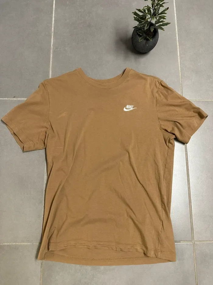 T-shirt Nike Marron
