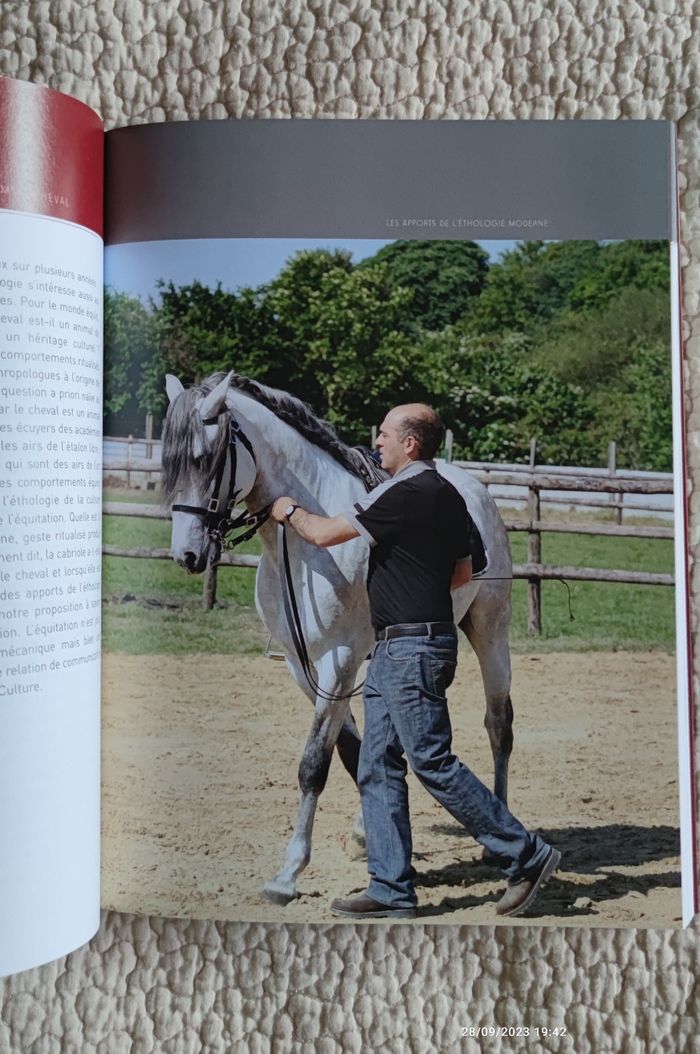 Livre "Parler aux chevaux autrement" NEUF - photo numéro 3