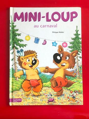 Livre mini loup au carnaval