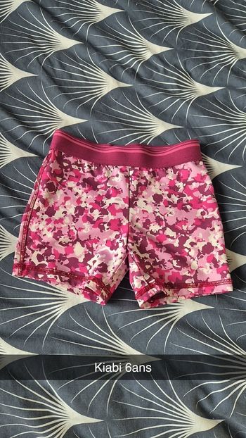 Short fille