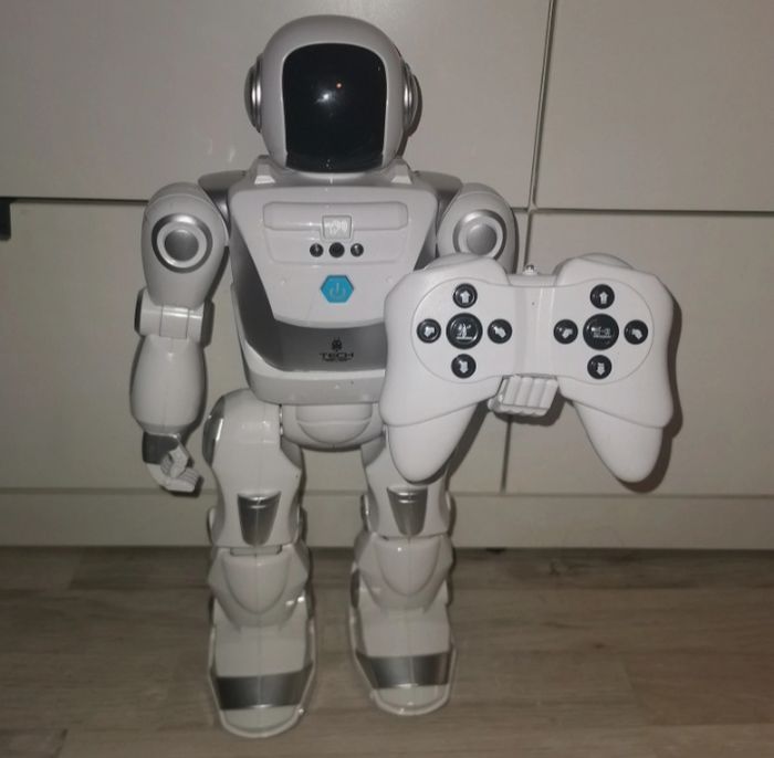 Robot télécommande avec une multitude de combinaisons