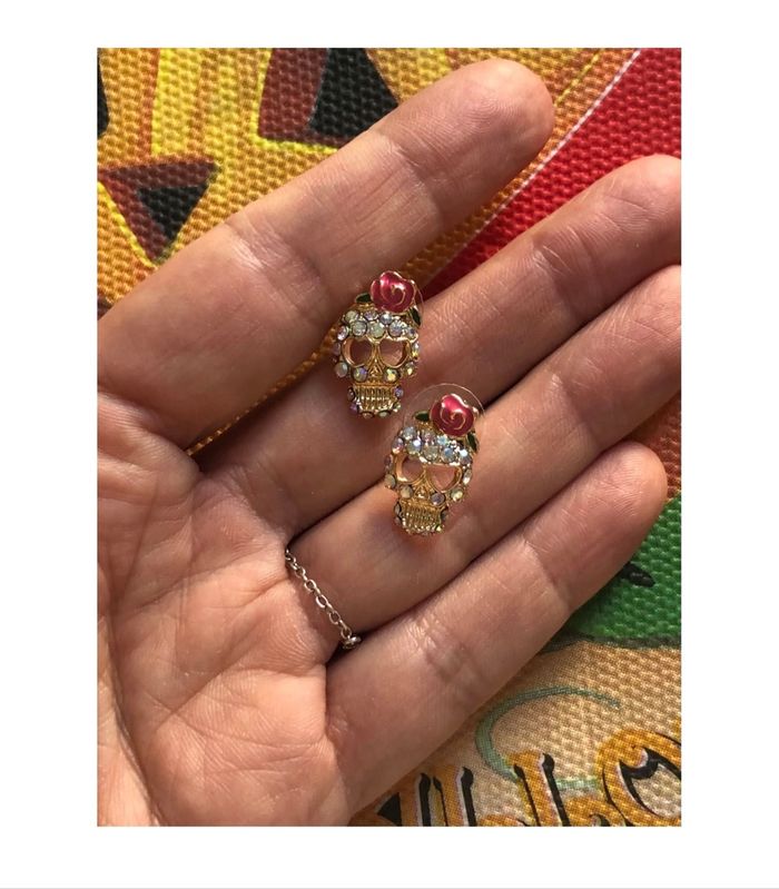 Boucle d’oreille, tête de mort avec strass.  CHIC - photo numéro 5