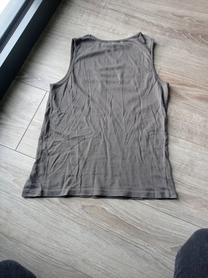 Tee shirt sans manches - photo numéro 4