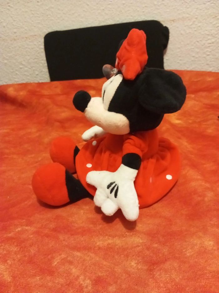 Minnie en robe rouge de Disney - photo numéro 3