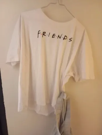 Pyjama 2 pieces femme taille L friends