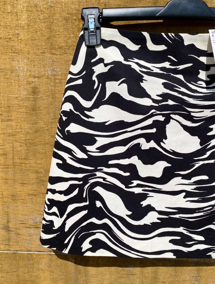 Jupe imprimée zebra noire et blanche H&M - photo numéro 2