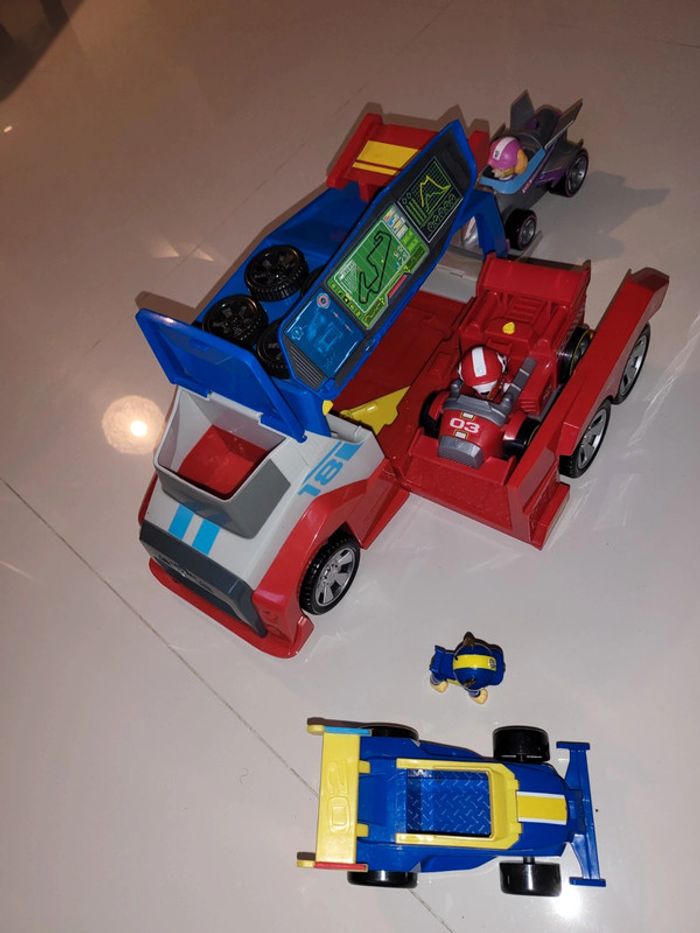 Camion paw patrol - 3 voitures de courses et 3 figurines - photo numéro 4
