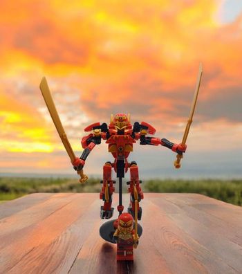 Kai et Armure Ninjago Legacy sur socle