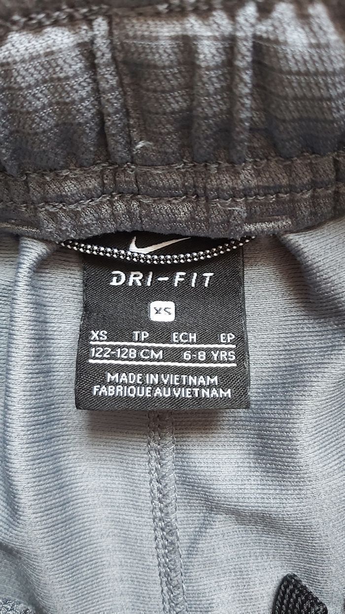 Short Nike Dri-Fit XS 6/8 ans - photo numéro 7